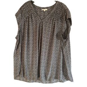 Daniel Rainn Women's 4X Black Geometric V-Neck Short Sleeve Blouse